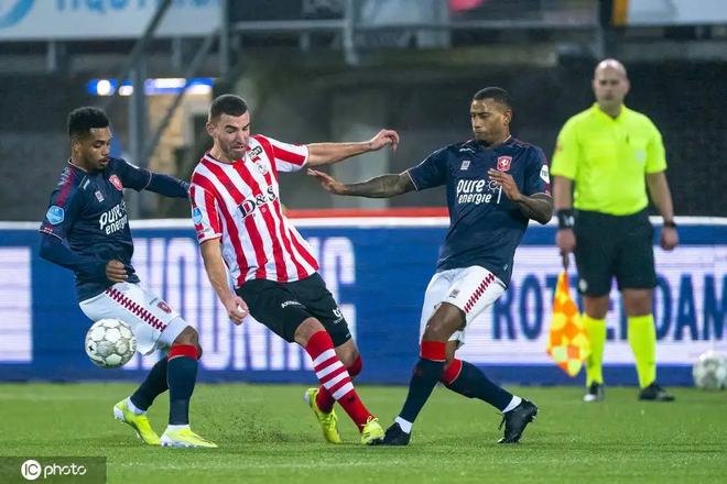 边锋与中场 边锋与中场