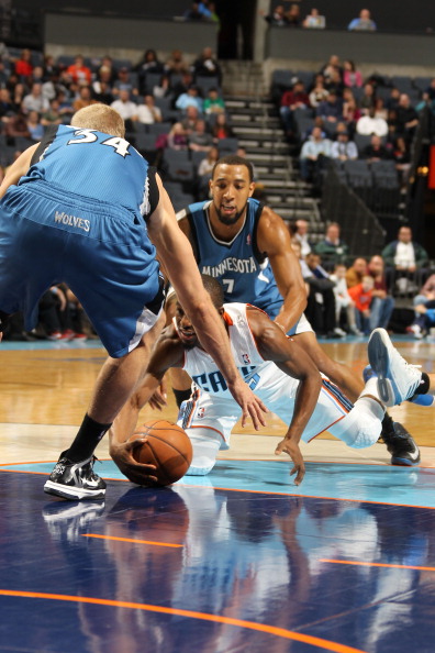 助攻接近两 助攻接近两