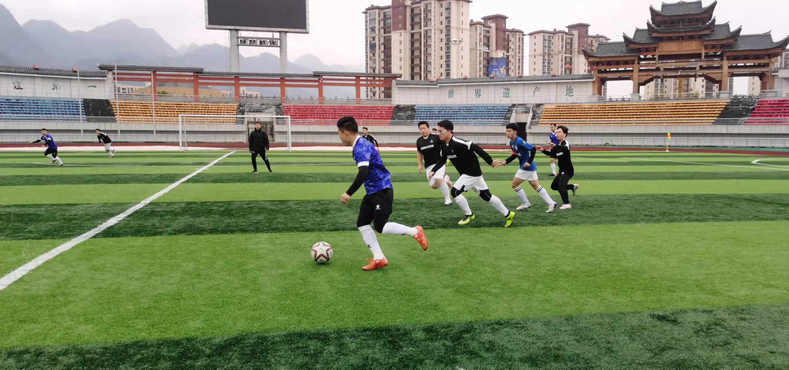 席任上首个 席任上首个