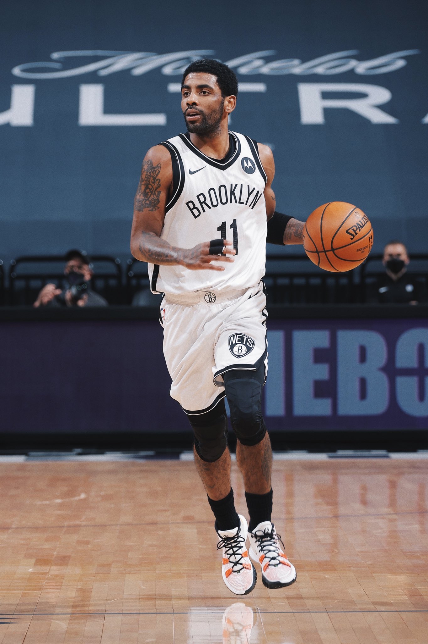 以80万美 以80万美